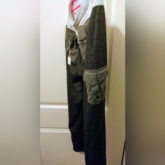 LOTUS BOSS SHINE: women’s cargo wide leg poly-blend pants. Size large - Picture 5 of 6